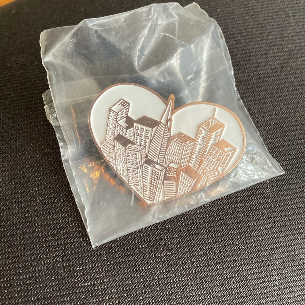 Heart-Shaped San Francisco Cityscape Skyline Pin